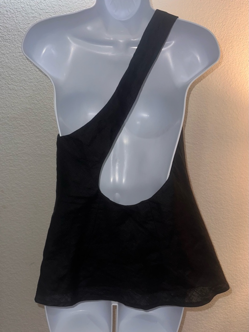 DISSH
Addison Linen Asymmetrical Top Size 6 - Picture 6 of 9